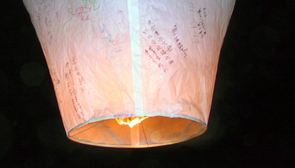 Sky lanterns and balloons